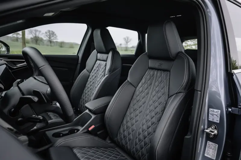 Q4 e-tron — frontseats 2