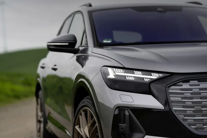 Q4 e-tron — headlights 1