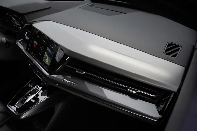 Q4 e-tron — interior 1