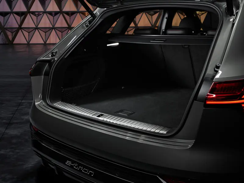 Q8 e-tron — trunk 1