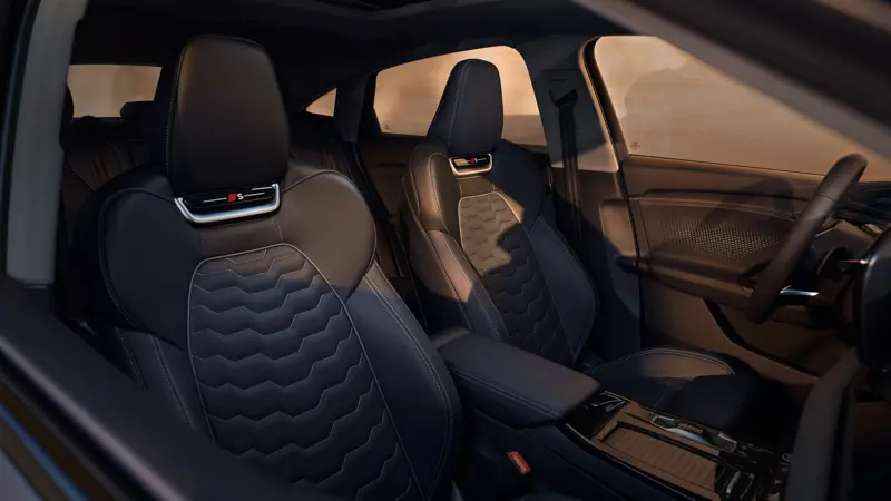 Q6 e-tron — frontseats 633f6
