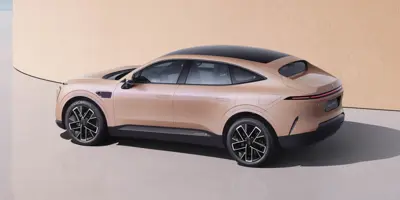 AVATR 11 AWD EV - Gallery Image