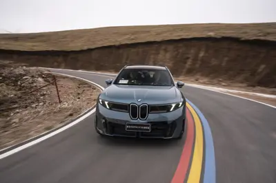 BMW iX3 30L - Gallery Image