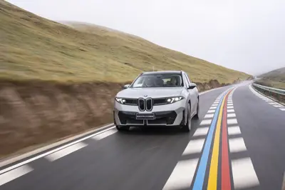 BMW iX3 30L - Gallery Image