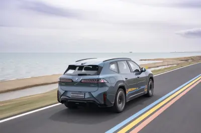 BMW iX3 30L - Gallery Image