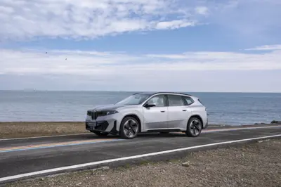 BMW iX3 30L - Gallery Image