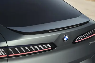 BMW iX4 40 xDrive - Gallery Image