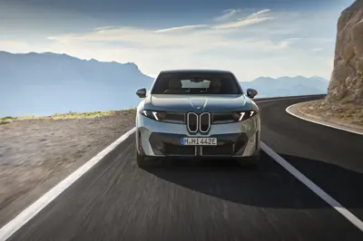 BMW iX4 40 xDrive - Gallery Image
