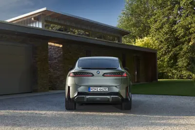 BMW iX4 40 xDrive - Gallery Image