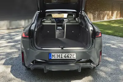 BMW iX4 40 xDrive - Gallery Image