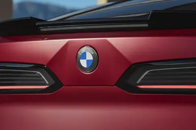 BMW iX4 M60 xDrive - Gallery Image