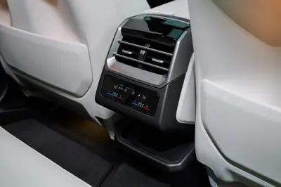 BMW iX5 60 xDrive - Gallery Image