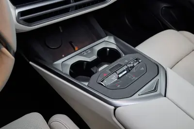 BMW iX5 60 xDrive - Gallery Image