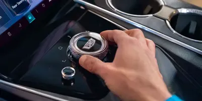 Cadillac ESCALADE IQ - Gallery Image