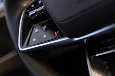 Cadillac LYRIQ-V - Gallery Image