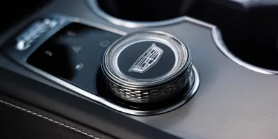 Cadillac VISTIQ AWD - Gallery Image