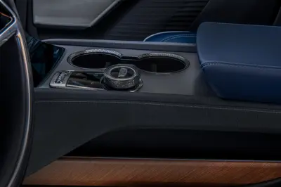 Cadillac VISTIQ AWD - Gallery Image