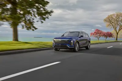 Cadillac VISTIQ AWD - Gallery Image