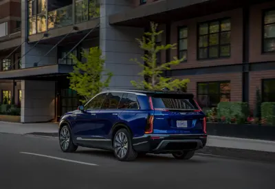 Cadillac VISTIQ AWD - Gallery Image