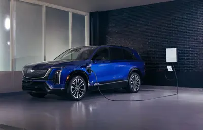 Cadillac VISTIQ AWD - Gallery Image