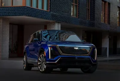 Cadillac VISTIQ AWD - Gallery Image