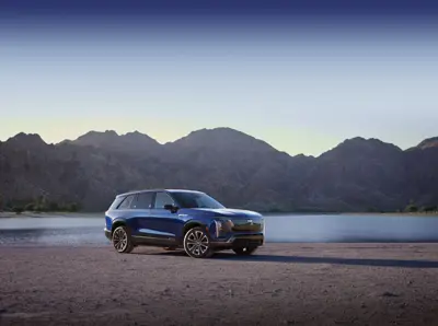 Cadillac VISTIQ AWD - Gallery Image