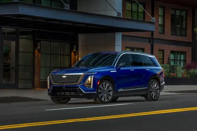 Cadillac VISTIQ AWD - Gallery Image