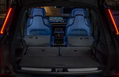 Cadillac VISTIQ AWD - Gallery Image