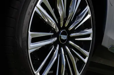 Cadillac VISTIQ AWD - Gallery Image