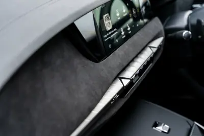 DS N°4 E-Tense 58 kWh - Gallery Image