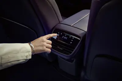 Mazda CX-6e - Gallery Image