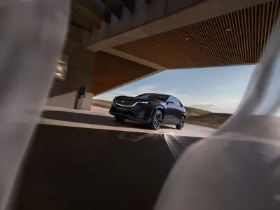 Mazda CX-6e - Gallery Image