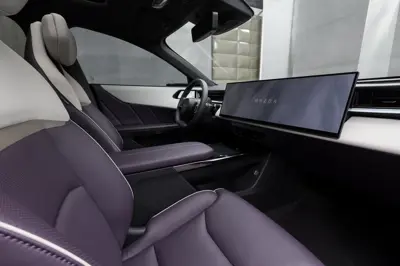 Mazda CX-6e - Gallery Image