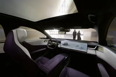 Mazda CX-6e - Gallery Image