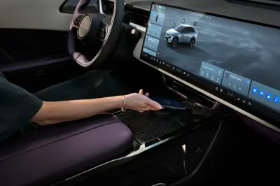 Mazda CX-6e - Gallery Image