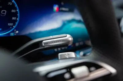 Mercedes C 400 4MATIC electric - Gallery Image