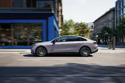 Mercedes C 400 4MATIC electric - Gallery Image