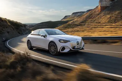 Mercedes C 400 4MATIC electric - Gallery Image