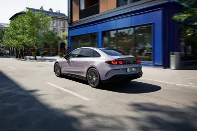 Mercedes C 400 4MATIC electric - Gallery Image