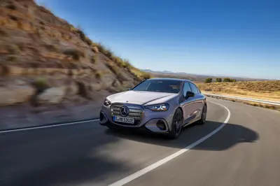 Mercedes C 400 4MATIC electric - Gallery Image