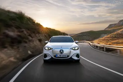 Mercedes C 400 4MATIC electric - Gallery Image