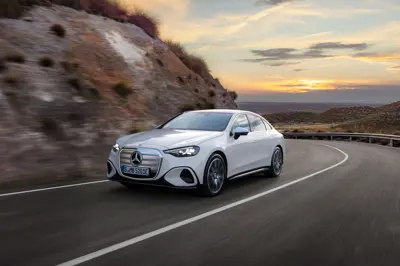 Mercedes C 400 4MATIC electric - Gallery Image