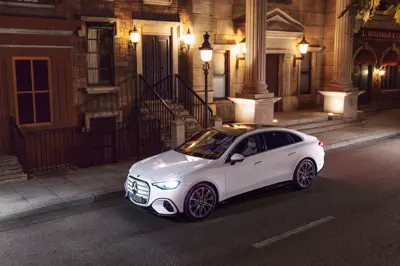 Mercedes C 400 4MATIC electric - Gallery Image