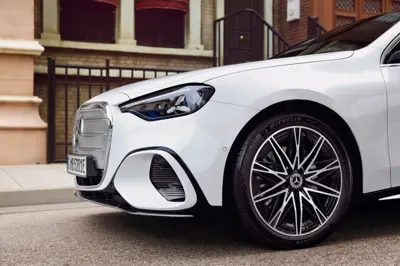 Mercedes C 400 4MATIC electric - Gallery Image