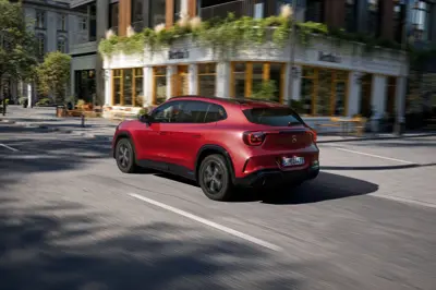 Mercedes GLA 350 4MATIC - Gallery Image