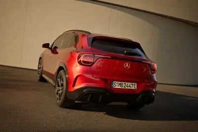 Mercedes GLA 350 4MATIC - Gallery Image