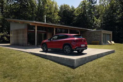 Mercedes GLA 350 4MATIC - Gallery Image
