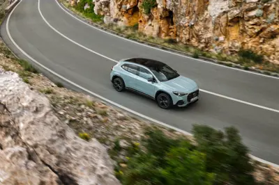 Mercedes GLA 350 4MATIC - Gallery Image