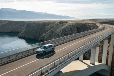 Mercedes GLA 350 4MATIC - Gallery Image