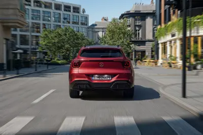 Mercedes GLA 350 4MATIC - Gallery Image